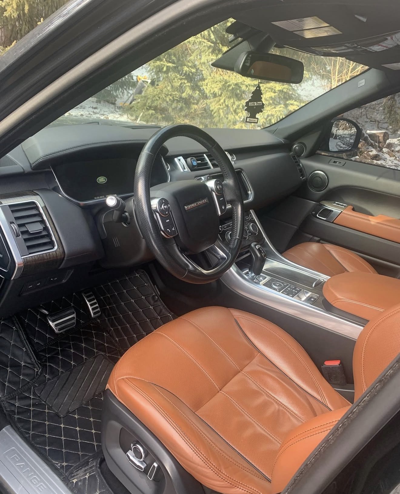 Land Rover – Full Detail